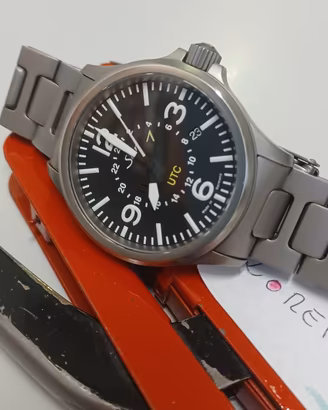 Sinn utc gmt tegimented 40mm 856