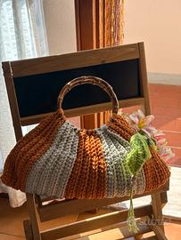 Borsa artigianale estiva con manici in bambù