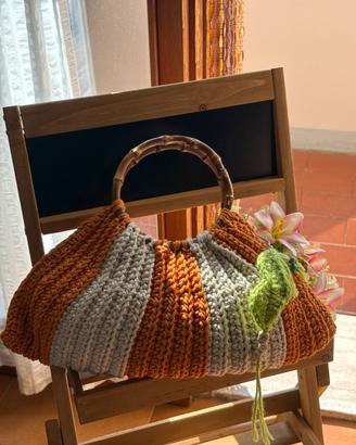 Borsa artigianale estiva con manici in bambù