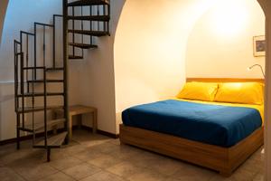 STANZA CON BAGNO PRIVATO I– VIA MOZZI, M
