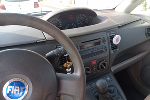 Autovettura fiat idea anno 2005