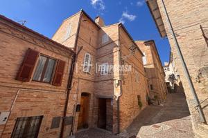 porzione di palazzo storico composto da 2 appartam