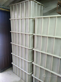 Casse grandi, robuste, in plastica sovrapponibili