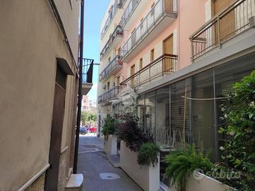 3 LOCALI A MOLA DI BARI