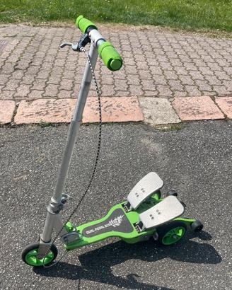 Monopattino a pedali per bambini