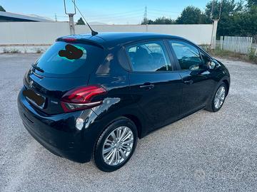 Peugeot 208 PureTech 82 5 porte Allure