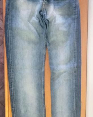 Jeans Levis Strauss modello scolorito 501