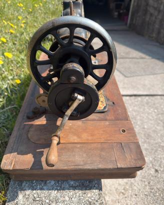 Macchina da cucire vintage Jones made in England