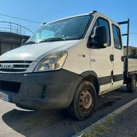 M125 - FURGONE IVECO 35 S E4 DAILY 7 POSTI