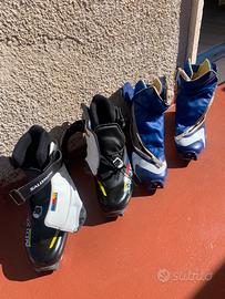 Sci da fondo bastoncini e scarponi