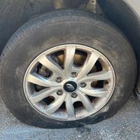 Cerchi + 235/65 R 17 originali Mahindra XUV 500.