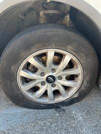 Cerchi + 235/65 R 17 originali Mahindra XUV 500.