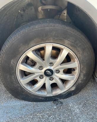 Cerchi + 235/65 R 17 originali Mahindra XUV 500.