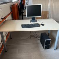 Scrivania / tavolo in legno chiaro e gambe grigie