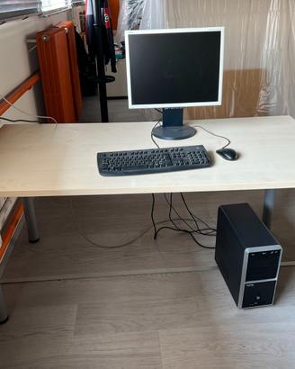 Scrivania / tavolo in legno chiaro e gambe grigie