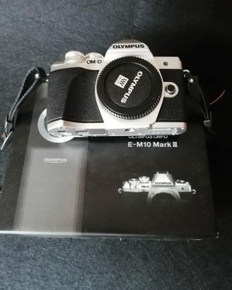 Olympus OMD E-M10 Mk III guasta.