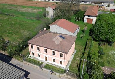 VILLA SINGOLA A ROVERBELLA