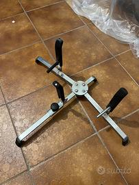Supporto Chitarra regolabile universale in metallo