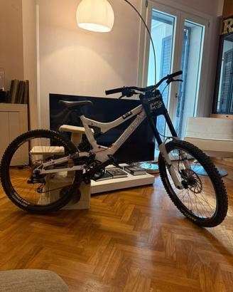 Commencal Supreme DH (V1/V2)