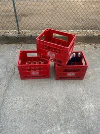 Cassette acqua Lauretana  rosse porta bottiglie