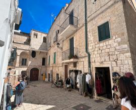 Locale uso deposito nel centro storico