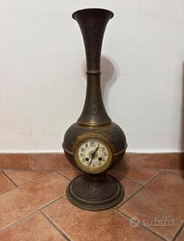 Orologio da tavolo antico design a vaso