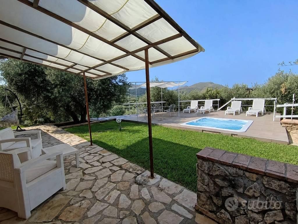 Rustico / Casale di 545 m² con più di 5 locali e b - Vista 4