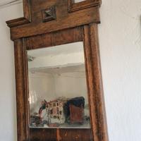 Specchio antico con cornice intagliata