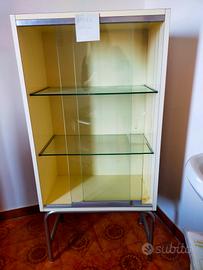 vetrina vintage per studio