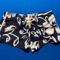 costume femminile a pantaloncini