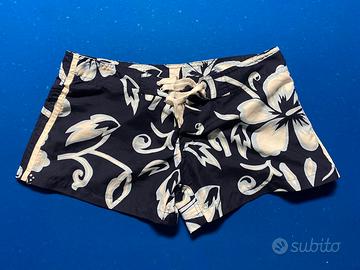 costume femminile a pantaloncini