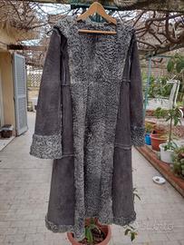 Cappotto in astrakan double face con cappuccio 