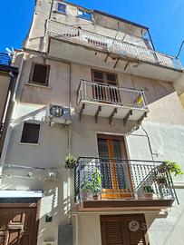 Casa centrale con terrazza – Lercara Friddi