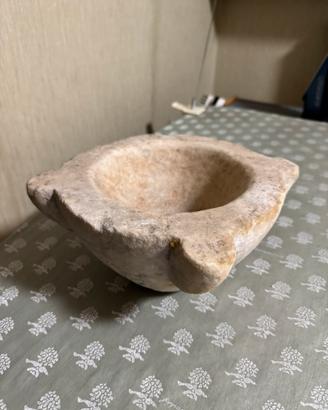 Antico mortaio in marmo di Carrara