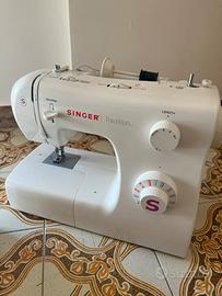 Macchina cucore singer 2263