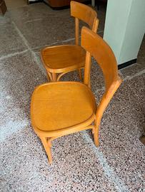 Sedie semplici in legno vintage