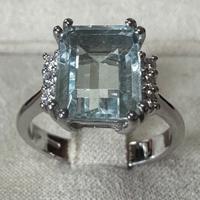 ANELLO ORO 18kt. DIAMANTI ED ACQUAMARINA NATURALE