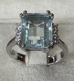 ANELLO ORO 18kt. DIAMANTI ED ACQUAMARINA NATURALE