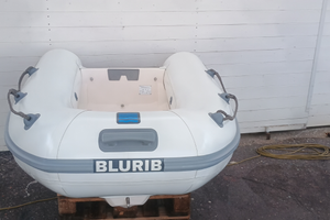 Tender 240 carena rigida e tubi in neoprene