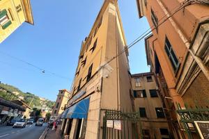 4 LOCALI A GENOVA