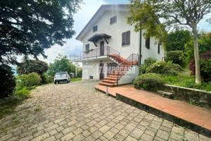 SPLENDIDA VILLA INDIPENDENTE AD AIZURRO