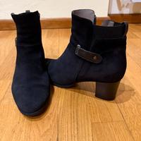 Stivaletti neri con tacco in camoscio Donna Soft