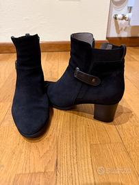 Stivaletti neri con tacco in camoscio Donna Soft