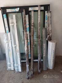 diversi modelli di zanzariere più una finestra 