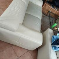 Quasi omaggio set divani in vera pelle più poof
