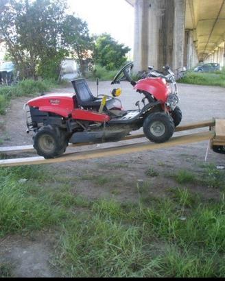 Trattore tagliaerba
