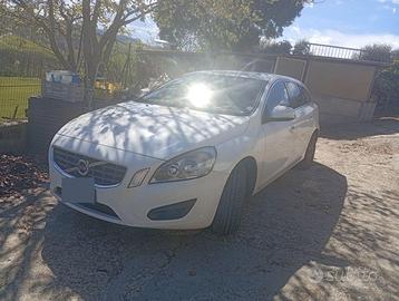 Volvo v60 165 cavalli
