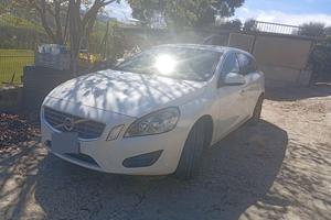 Volvo v60 165 cavalli