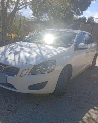Volvo v60 165 cavalli