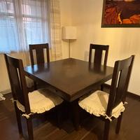 Tavolo in legno con 4 sedie e 2 prolunghe